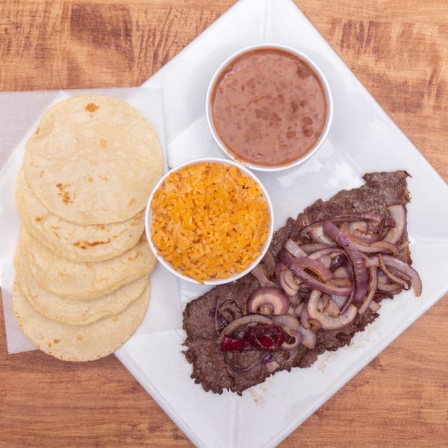 Bistec Encebollado.